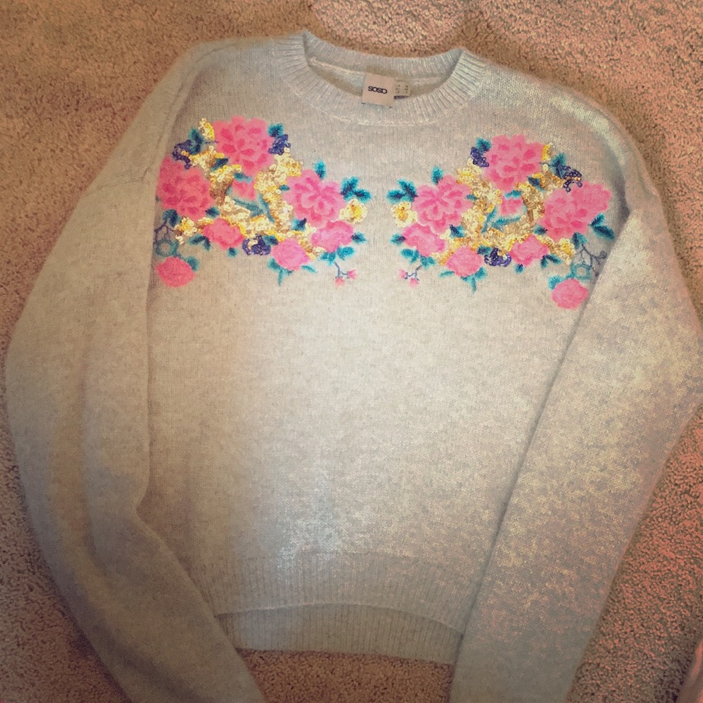 Vintage  style embroidered sweater with sequins